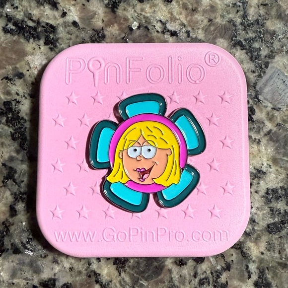 Disney D23 Lizzie McGuire Throwback Mystery Pin - Picture 1 of 3